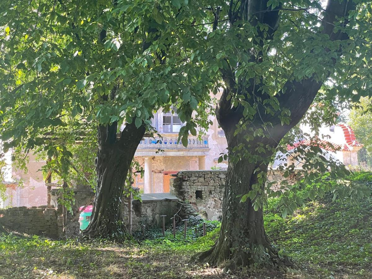 Hotel Teepee v zámecké zahradě Ronov Nad Doubravou Exteriér fotografie