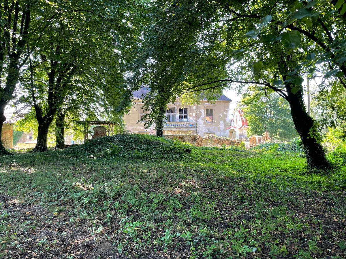 Hotel Teepee v zámecké zahradě Ronov Nad Doubravou Exteriér fotografie