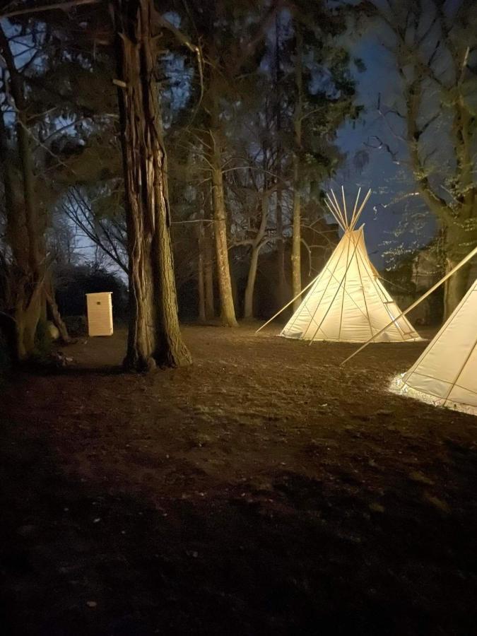 Hotel Teepee v zámecké zahradě Ronov Nad Doubravou Exteriér fotografie