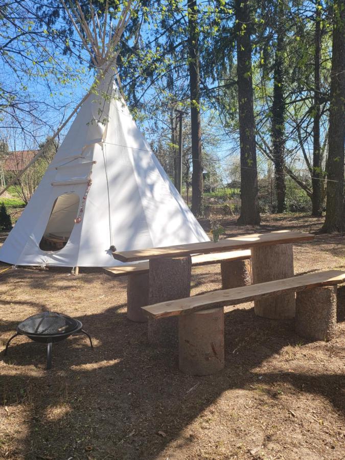 Hotel Teepee v zámecké zahradě Ronov Nad Doubravou Exteriér fotografie