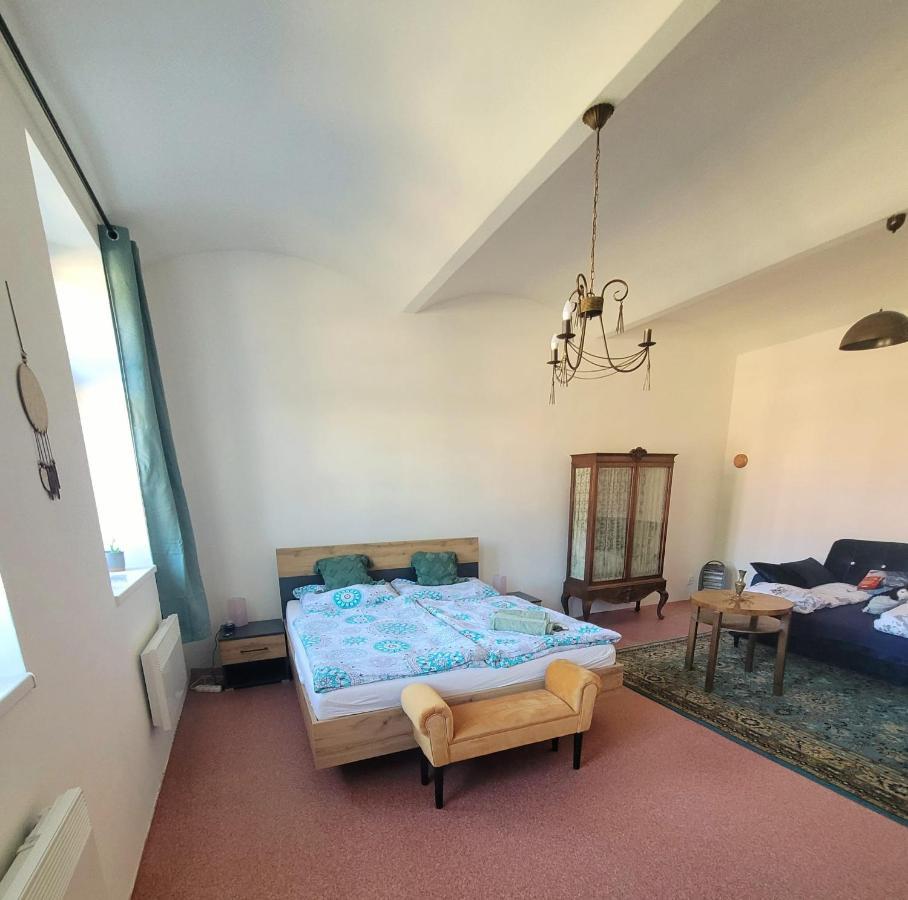 Hotel Teepee v zámecké zahradě Ronov Nad Doubravou Exteriér fotografie
