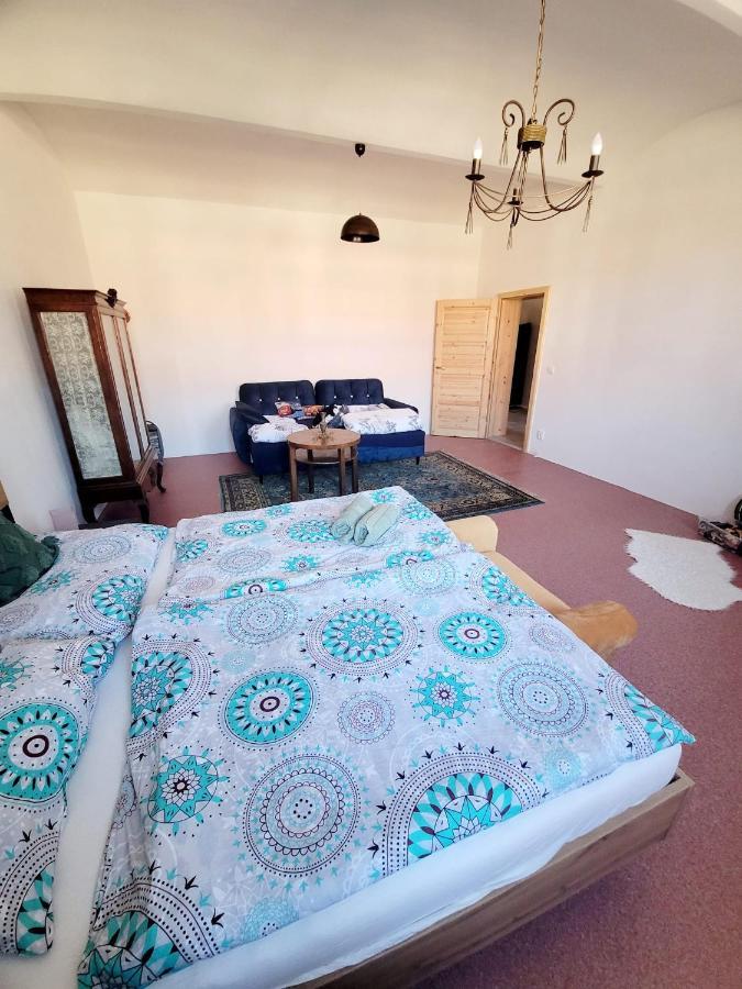 Hotel Teepee v zámecké zahradě Ronov Nad Doubravou Exteriér fotografie