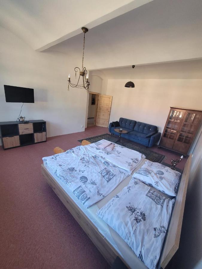 Hotel Teepee v zámecké zahradě Ronov Nad Doubravou Exteriér fotografie
