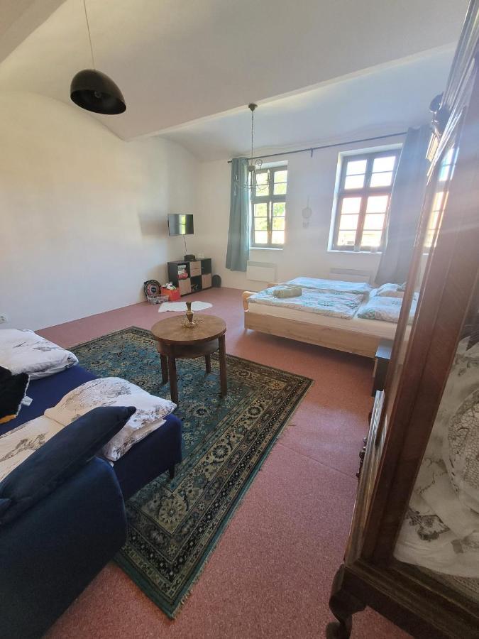 Hotel Teepee v zámecké zahradě Ronov Nad Doubravou Exteriér fotografie