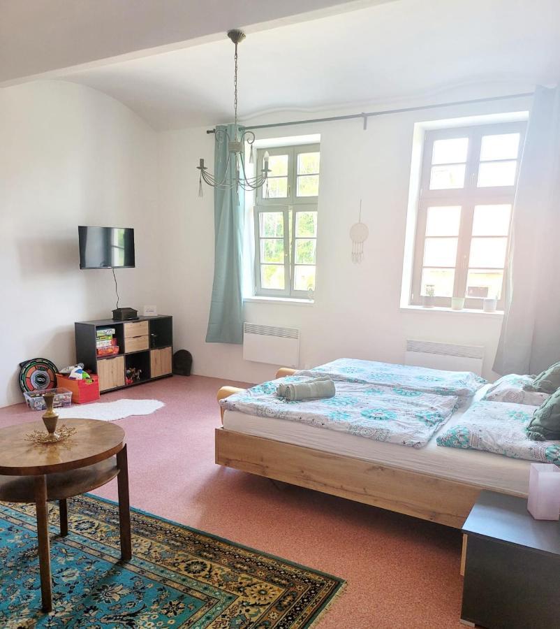 Hotel Teepee v zámecké zahradě Ronov Nad Doubravou Exteriér fotografie