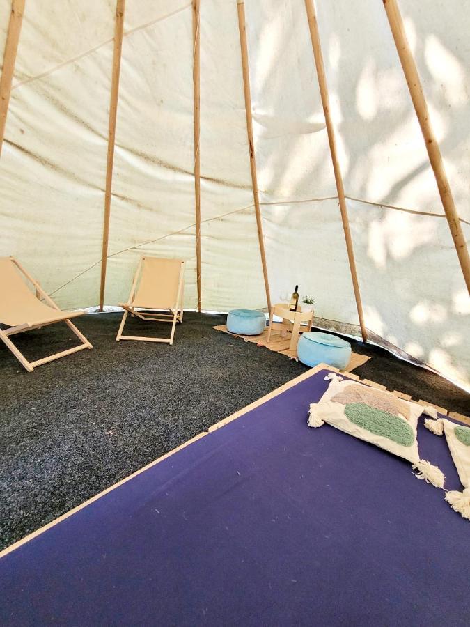 Hotel Teepee v zámecké zahradě Ronov Nad Doubravou Exteriér fotografie
