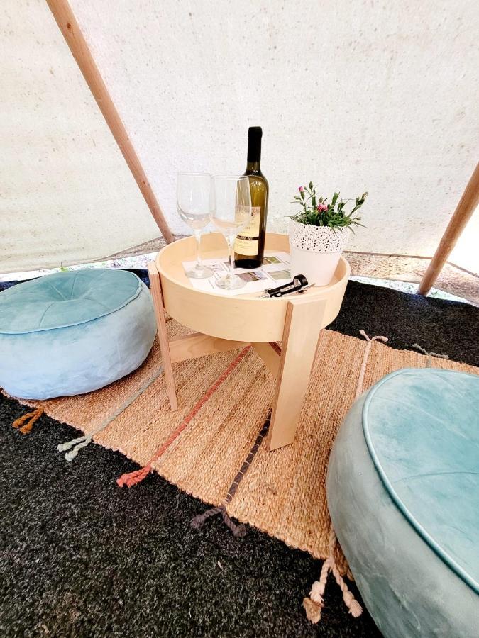 Hotel Teepee v zámecké zahradě Ronov Nad Doubravou Exteriér fotografie