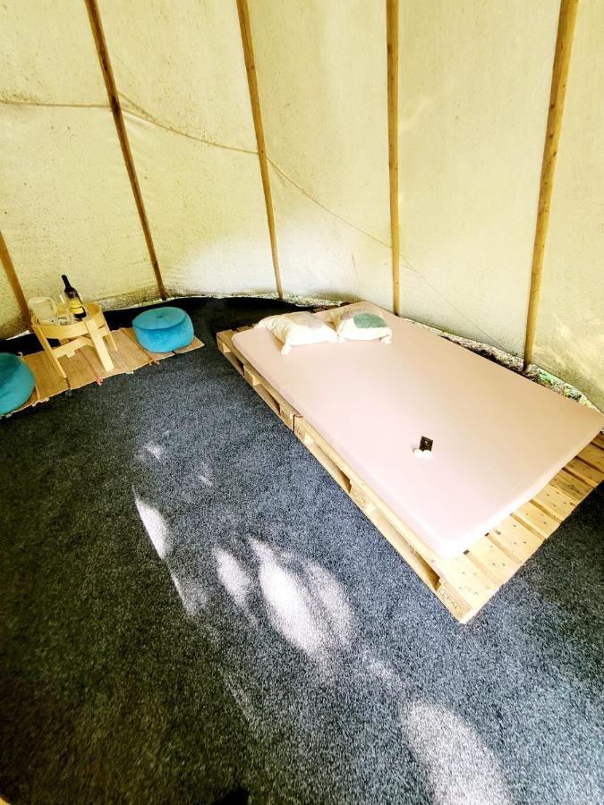Hotel Teepee v zámecké zahradě Ronov Nad Doubravou Exteriér fotografie