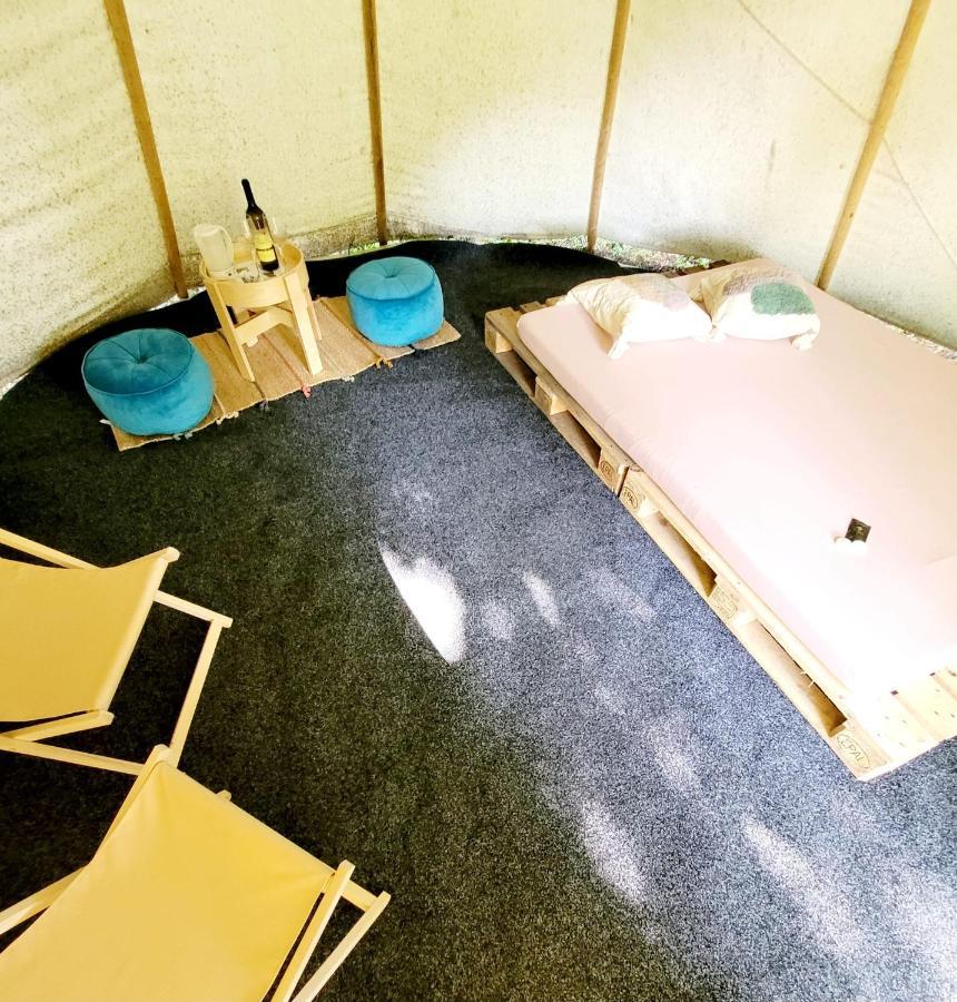 Hotel Teepee v zámecké zahradě Ronov Nad Doubravou Exteriér fotografie