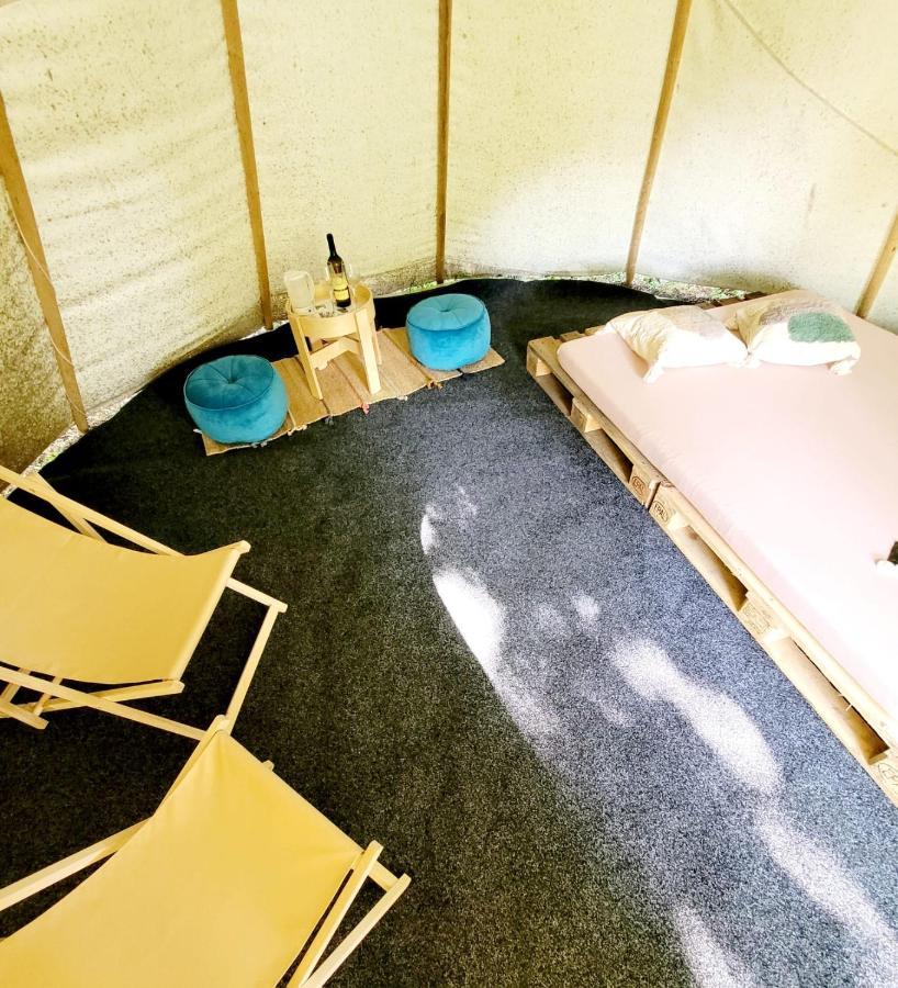 Hotel Teepee v zámecké zahradě Ronov Nad Doubravou Exteriér fotografie