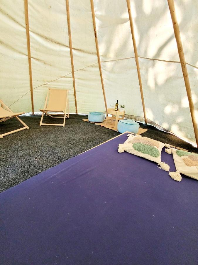 Hotel Teepee v zámecké zahradě Ronov Nad Doubravou Exteriér fotografie