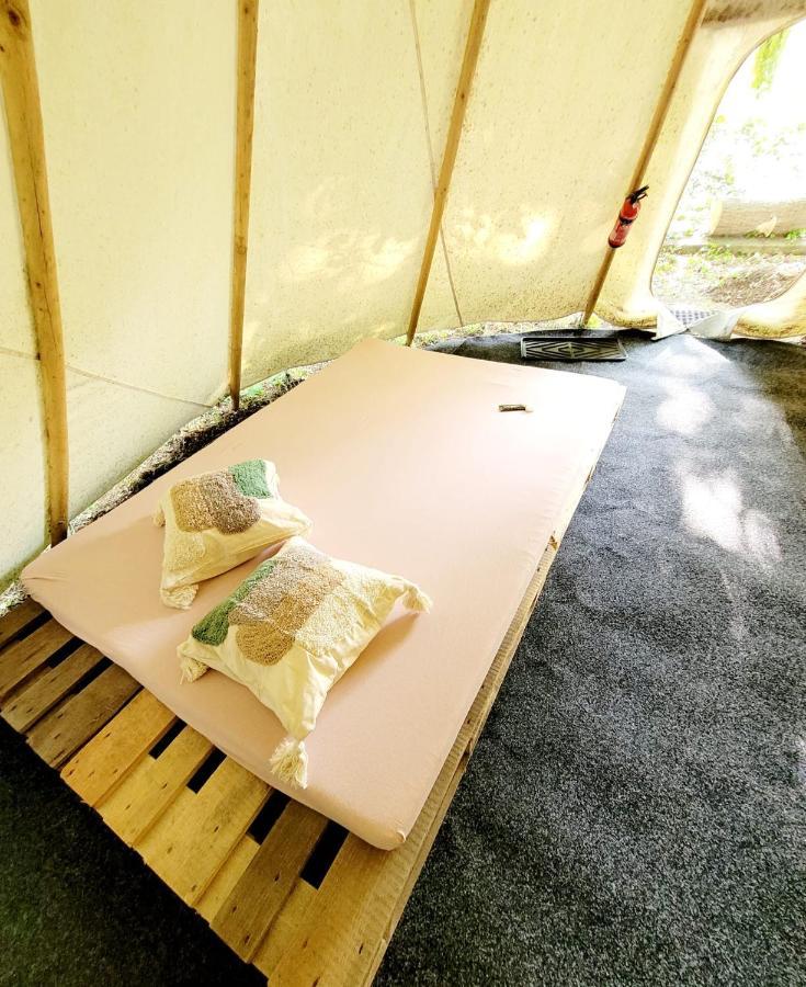 Hotel Teepee v zámecké zahradě Ronov Nad Doubravou Exteriér fotografie