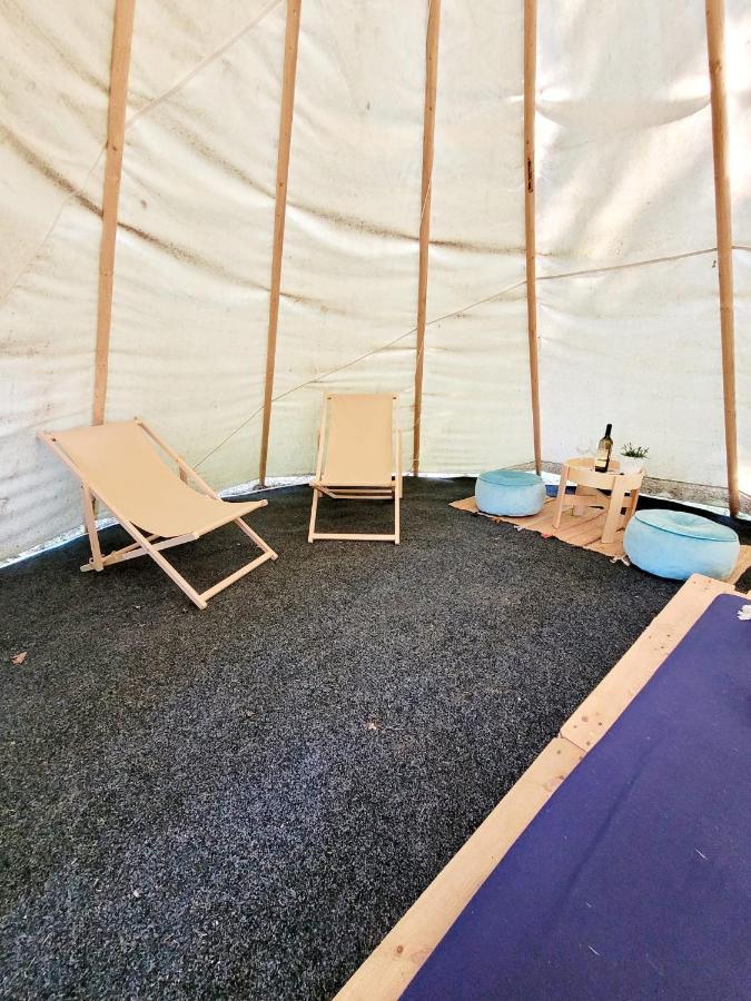 Hotel Teepee v zámecké zahradě Ronov Nad Doubravou Exteriér fotografie