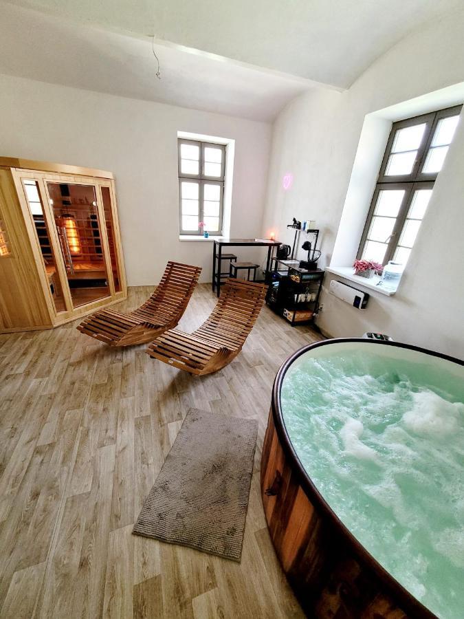 Hotel Teepee v zámecké zahradě Ronov Nad Doubravou Exteriér fotografie