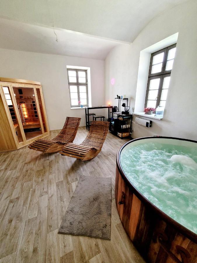 Hotel Teepee v zámecké zahradě Ronov Nad Doubravou Exteriér fotografie