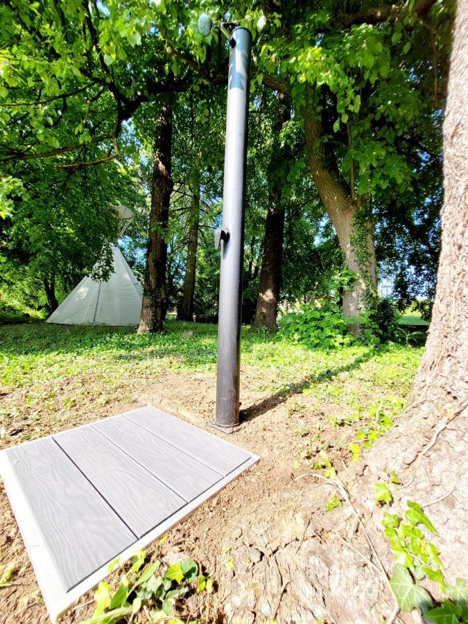 Hotel Teepee v zámecké zahradě Ronov Nad Doubravou Exteriér fotografie