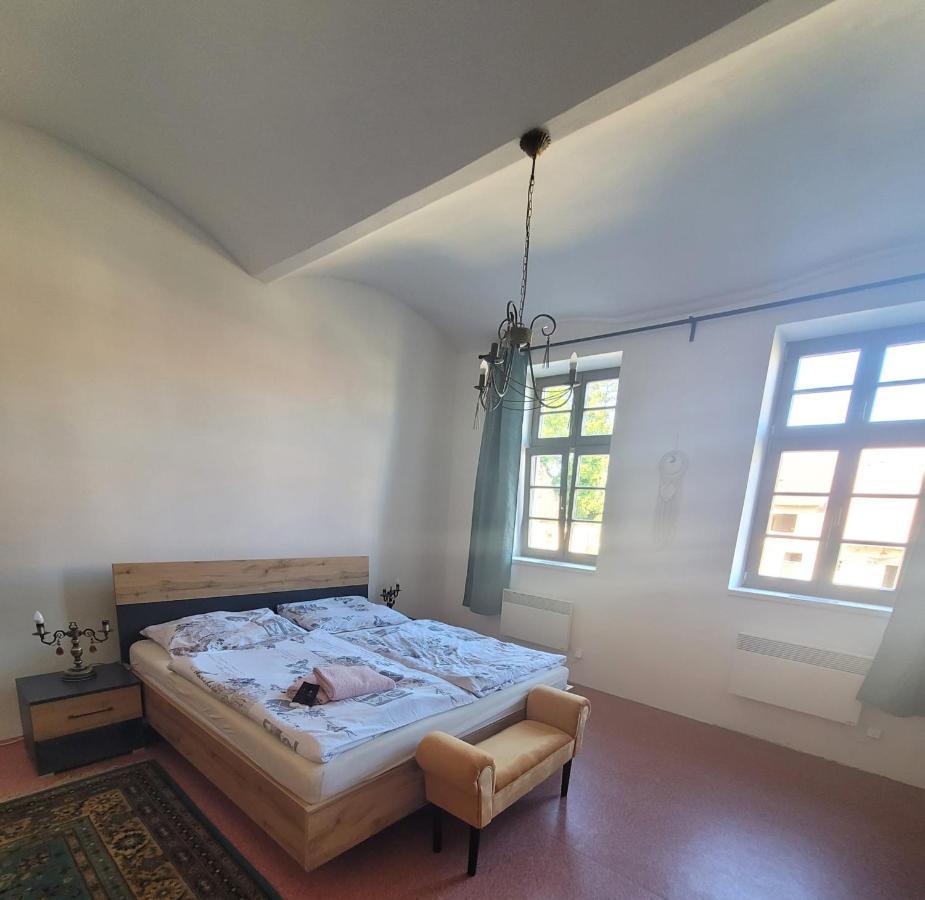 Hotel Teepee v zámecké zahradě Ronov Nad Doubravou Exteriér fotografie